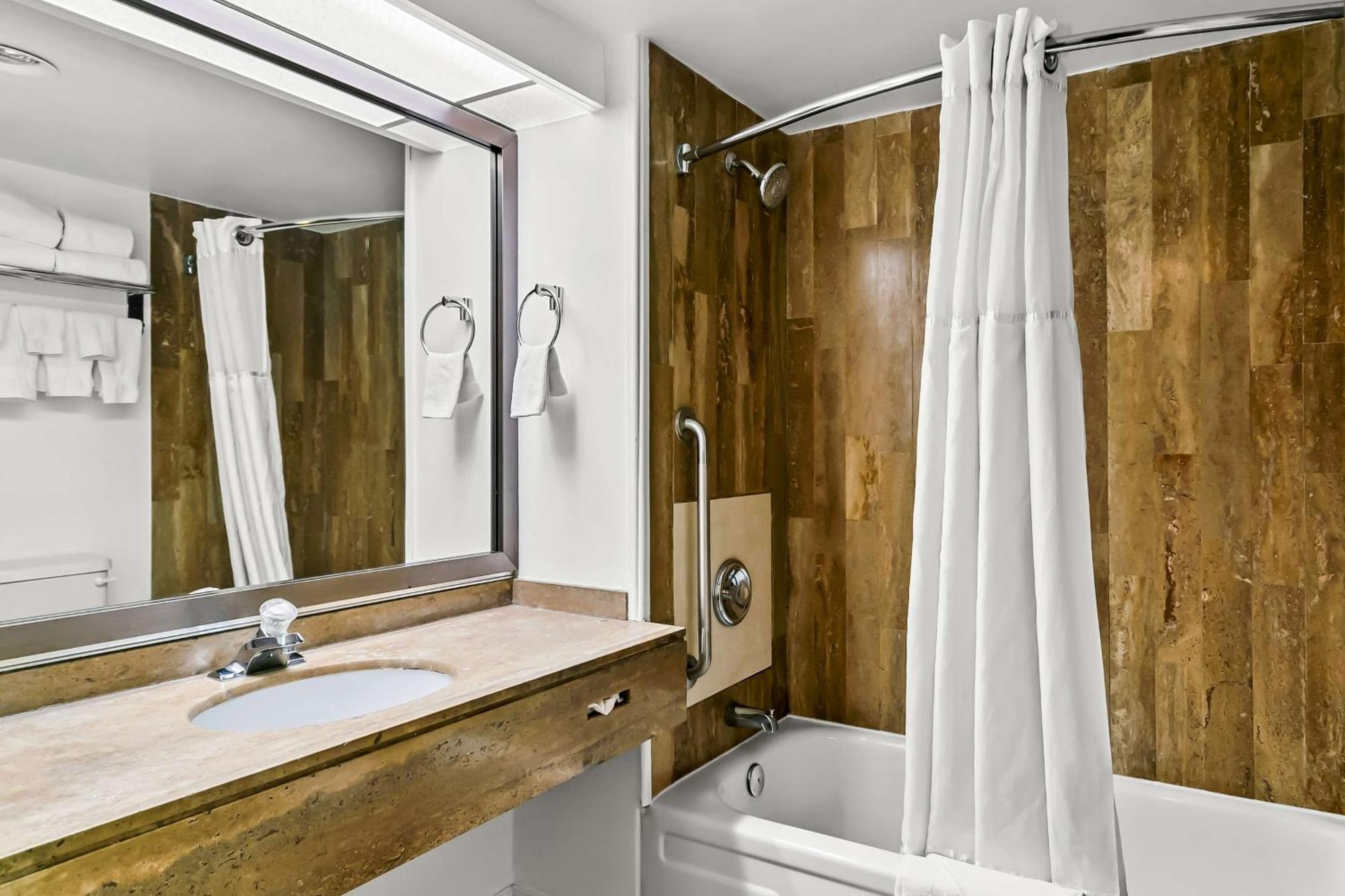 Best Western Downtown Садбери Экстерьер фото